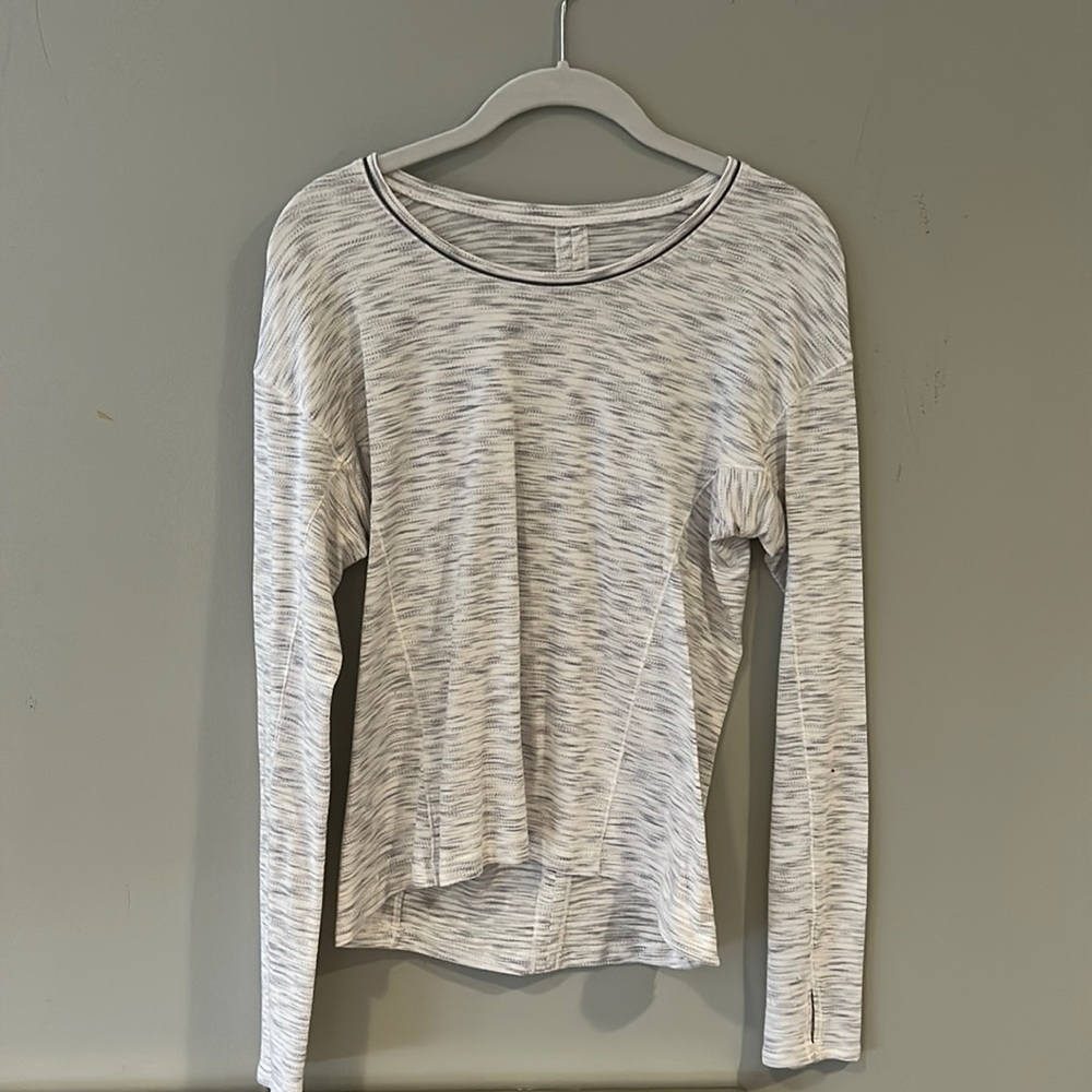 LuluLemon Long Sleeve, Size 4.